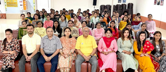 You are currently viewing के.एम.एस कॉलेज में अंतराष्ट्रीय बालिका दिवस के अवसर पर समारोह आयोजित 