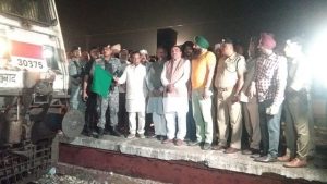 Read more about the article ਕੇਂਦਰੀ ਮੰਤਰੀ ਸੋਮ ਪ੍ਰਕਾਸ਼ ਜੀ ਦਾ ਹੇਮਕੁੰਟ ਰੇਲ ਨੂੰ ਹਰੀ ਝੰਡੀ ਦੇਣ ਲਈ ਦਸੂਹਾ ਪਹੁੰਚਣ ਤੇ…