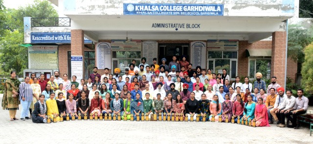 You are currently viewing ਪੰਜਾਬ ਯੂਨੀਵਰਸਿਟੀ,ਚੰਡੀਗੜ੍ਹ ਦੇ ਜੋਨ-ਬੀ(ਹੁਸ਼ਿਆਰਪੁਰ) ਜੋਨਲ ਯੁਵਕ ਮੇਲੇ ਵਿੱਚ ਖ਼ਾਲਸਾ ਕਾਲਜ, ਗੜ੍ਹਦੀਵਾਲਾ ਨੇ 39 ਇਨਾਮ ਪ੍ਰਾਪਤ ਕਰਕੇ ਮੱਲ੍ਹਾਂ ਮਾਰੀਆਂ