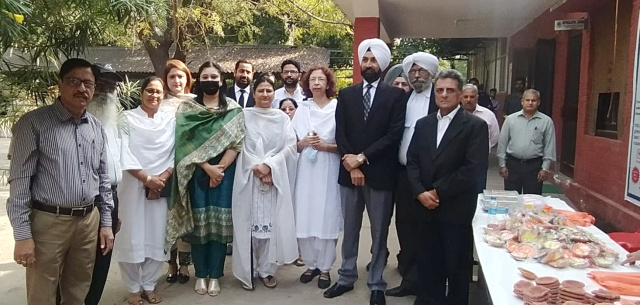 You are currently viewing ਜ਼ਿਲ੍ਹਾ ਲੋਅਰ ਕੋਰਟ ਕੰਪਲੈਕਸ ਵਿਖੇ ਵਿਸ਼ੇਸ਼ ਲੋੜਾਂ ਵਾਲੇ  ਬੱਚਿਆਂ ਵਲੋਂ ਬਣਾਏ ਸਾਮਾਨ ਦੀ ਲੱਗੀ ਪ੍ਰਦਰਸ਼ਨੀ