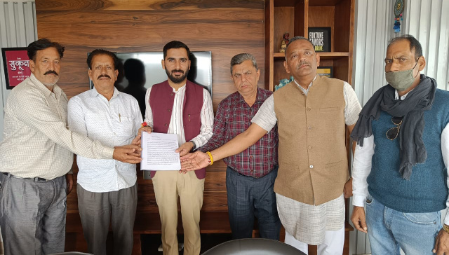 You are currently viewing एकता टैक्सी अपरेटर वेलफेयर एसोसिएशन पंजाब (रजि.) और पब्लिक टेक्सी स्टेंड ने मांगों को लेकर सौंपा मांग पत्र