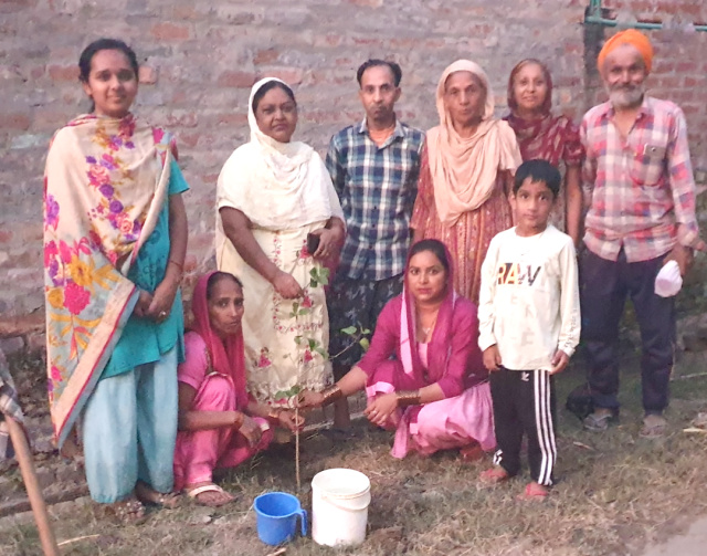 You are currently viewing ਫੁੱਲਦਾਰ ਬੂਟੇ ਲਗਾ ਕੇ  ਪਿੰਡ ਪੰਡੋਰੀ ਅਟਵਾਲ ਵਿਖੇ ਮਨਾਈ ਗ੍ਰੀਨ ਦੀਵਾਲੀ 