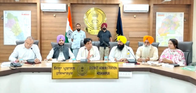 You are currently viewing ਬਕਾਇਆ ਪਏ ਕੰਮਾਂ ਦਾ ਤੇਜ਼ੀ ਨਾਲ ਨਿਪਟਾਰਾ ਕਰਨ ਅਧਿਕਾਰੀ – ਬ੍ਰਮ ਸ਼ੰਕਰ ਜਿੰਪਾ