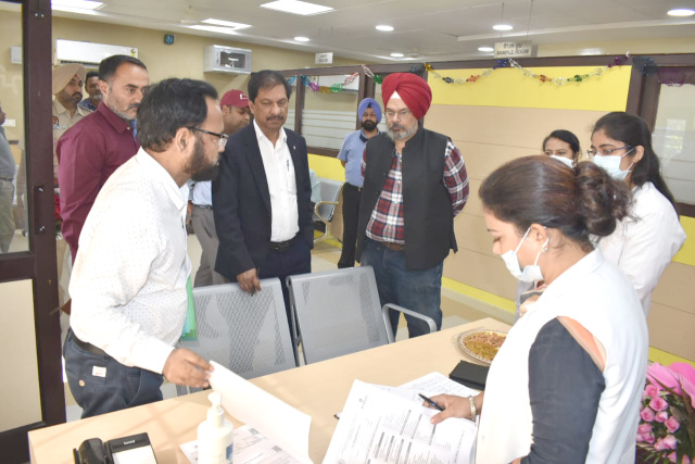 Read more about the article ਆਪਸੀ ਤਾਲਮੇਲ ਅਤੇ ਟੀਮ ਵਾਂਗ ਕੰਮ ਕਰਨ ਸਾਰੇ ਵਿਭਾਗਾਂ ਦੇ ਅਧਿਕਾਰੀ : ਰਾਜ ਕਮਲ ਚੌਧਰੀ