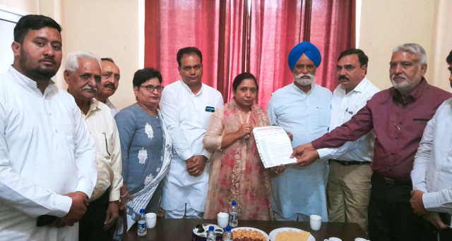 Read more about the article ਬੱਚਿਆਂ ਨੂੰ ਪ੍ਰੀਖਿਆ ਮੁਕਾਬਲਿਆਂ ਲਈ ਤਿਆਰ ਕਰਨ ਵਾਸਤੇ ਲਾਗੂ ਹੋਵੇਗੀ ਵਿਆਪਕ ਯੋਜਨਾਬੰਦੀ : ਕੈਬਨਿਟ ਮੰਤਰੀ ਡਾ.ਬਲਜੀਤ ਕੌਰ