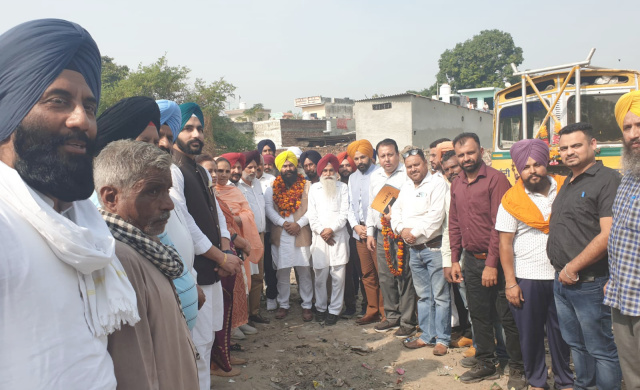 Read more about the article ਵਿਧਾਇਕ ਜਸਵੀਰ ਸਿੰਘ ਰਾਜਾ ਗਿੱਲ ਨੇ 34 ਲੱਖ ਰੁਪਏ ਦੀ ਲਾਗਤ ਲਗਾਏ ਜਾ ਰਹੇ ਪੀਣ ਵਾਲੇ ਪਾਣੀ ਦੇ ਟਿਊਬਵੈੱਲ ਦਾ ਕੀਤਾ ਉਦਘਾਟਨ 