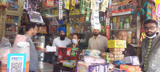 You are currently viewing स्वास्थ्य विभाग की ओर से मनाये जा रहे सप्ताह के अंतर्गत सेहत विभाग की टीम ने कोटपा एक्ट का उल्लंघन करने वालों के चालान काटे