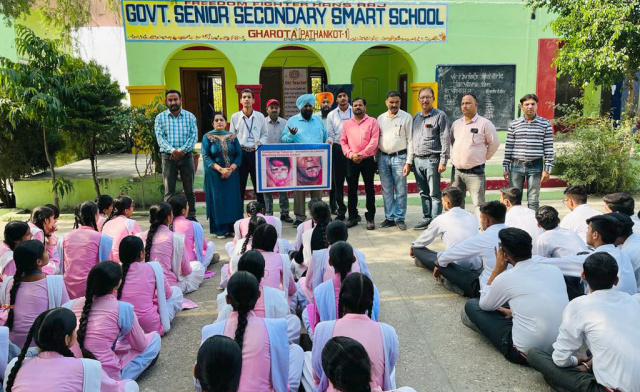 Read more about the article सरकारी सीनियर सेकेंडरी स्कूल घरोटा में तंबाकू से होने वाले नुकसान संबंधी स्टूडेंट्स को किया जागरूक 