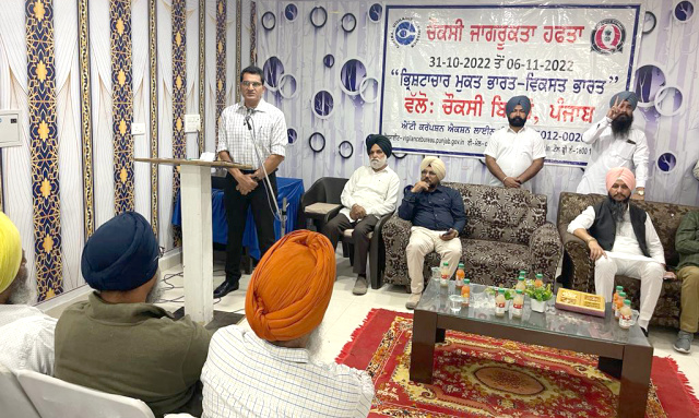 You are currently viewing ਸਰਕਾਰੀ ਅਧਿਕਾਰੀ ਜਾਂ ਕਰਚਮਚਾਰੀ ਰਿਸ਼ਵਤ ਦੀ ਮੰਗ ਕਰੇ ਤਾਂ ਵਿਜੀਲੈਂਸ ਬਿਊਰੋ ਨੂੰ ਕਰੋ ਸੂਚਿਤ
