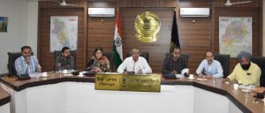 Read more about the article ਵੋਟਰ ਕਾਰਡ ਨੂੰ ਆਧਾਰ ਕਾਰਡ ਨਾਲ ਜੋੜਨ ਦੇ ਕੰਮ ’ਚ ਤੇਜ਼ੀ ਲਿਆਉਣ ਅਧਿਕਾਰੀ : ਸੰਦੀਪ ਹੰਸ