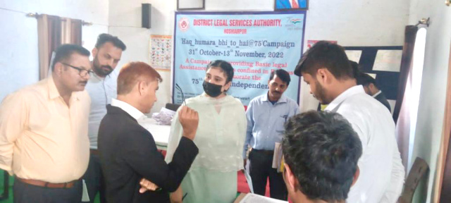 You are currently viewing ਸੀ.ਜੇ.ਐਮ.ਅਪਰਾਜਿਤਾ ਜੋਸ਼ੀ ਨੇ ਸੁਣੀਆਂ ਕੈਦੀਆਂ ਦੀਆਂ ਮੁਸ਼ਕਿਲਾਂ