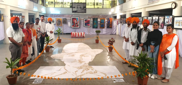 You are currently viewing ਖ਼ਾਲਸਾ ਕਾਲਜ,ਗੜ੍ਹਦੀਵਾਲਾ ਦੇ ਸੰਗੀਤ ਵਿਭਾਗ ਦੀ ਟੀਮ ਵਲੋਂ ਗਦਰੀ ਬਾਬਿਆਂ ਦੇ ਮੇਲੇ ਵਿੱਚ ਸ਼ਮੂਲੀਅਤ