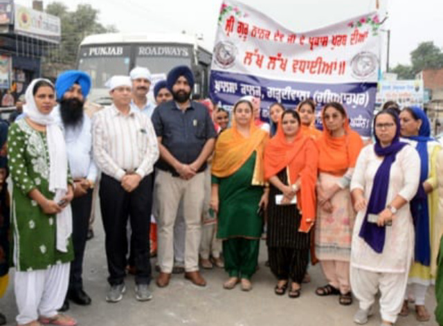 You are currently viewing ਸ਼੍ਰੀ ਗੁਰੂ ਨਾਨਕ ਦੇਵ ਜੀ ਦੇ ਪ੍ਰਕਾਸ਼-ਪੁਰਬ ਨੂੰ ਸਮਰਪਿਤ ਮਹਾਨ ਨਗਰ ਕੀਰਤਨ ਵਿੱਚ ਖ਼ਾਲਸਾ ਕਾਲਜ ਗੜ੍ਹਦੀਵਾਲਾ ਦੀ ਸ਼ਮੂਲੀਅਤ