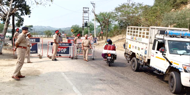 You are currently viewing SSP ਸਰਤਾਜ ਸਿੰਘ ਚਾਹਲ ਵਲੋਂ ਹਿਮਾਚਲ ਪ੍ਰਦੇਸ਼ ਦੀ ਸਰਹੱਦ ਤੇ ਲਗਾਏ ਗਏ ਅੰਤਰ ਰਾਜੀ ਨਾਕਿਆਂ ਦੀ ਕੀਤੀ ਚੈਕਿੰਗ 