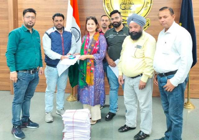 You are currently viewing ਜ਼ਿਲ੍ਹੇ ’ਚ ਵੋਟਰ ਸੂਚੀਆਂ ਦੀ ਵਿਸ਼ੇਸ਼ ਸਰਸਰੀ ਸੁਧਾਈ ਦਾ ਕੰਮ ਸ਼ੁਰੂ