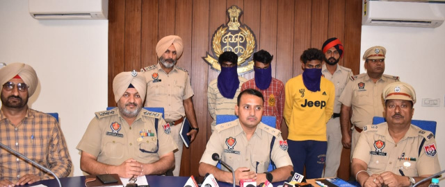 You are currently viewing ਅੰਨ੍ਹੇ ਕਤਲ ਕੇਸ ਦੇ ਦੋਸ਼ੀਆਂ ਨੂੰ ਪੁਲਿਸ ਨੇ ਕੀਤਾ ਕਾਬੂ