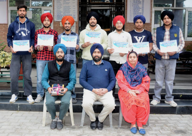 You are currently viewing ਖਾਲਸਾ ਕਾਲਜ,ਗੜ੍ਹਦੀਵਾਲਾ ਦੇ ਵਿਦਿਆਰਥੀਆਂ ਨੇ ਗੁਰਮਤਿ ਸਿੱਖਿਆ ਕੈਂਪ ਵਿੱਚ ਕੀਤੀ ਸ਼ਿਰਕਤ