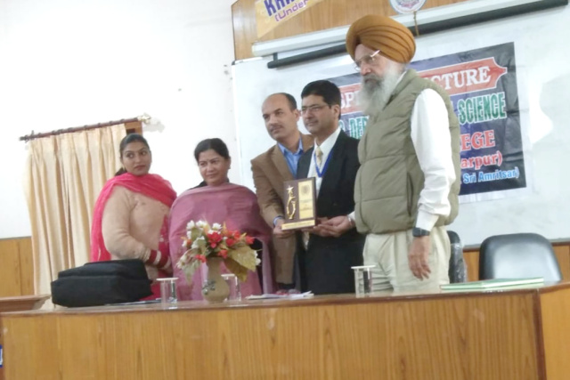 You are currently viewing ਖਾਲਸਾ ਕਾਲਜ,ਗੜ੍ਹਦੀਵਾਲਾ ਵਿਖੇ “ਅੰਤਰਰਾਸ਼ਟਰੀ ਸੰਬੰਧਾਂ ਵਿੱਚ ਉੱਭਰਦੇ ਰੁਝਾਨ”ਵਿਸ਼ੇ ਤੇ ਇੱਕ ਵਿਸ਼ੇਸ਼ ਲੈਕਚਰ