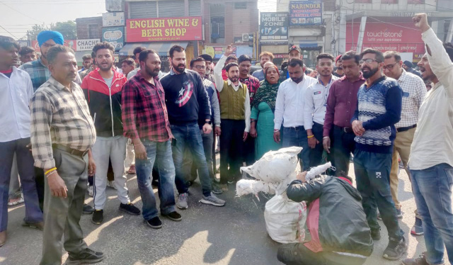 Read more about the article ਬੇਗਮਪੁਰਾ ਟਾਈਗਰ ਫੋਰਸ ਨੇ ਡੀਜੀਪੀ ਤੇ ਮੁੱਖ ਮੰਤਰੀ ਪੰਜਾਬ ਦਾ ਫੂਕਿਆ ਪੁਤਲਾ