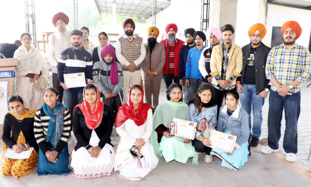 You are currently viewing ਖਾਲਸਾ ਕਾਲਜ,ਗੜ੍ਹਦੀਵਾਲਾ ਵਿਖੇ ਵਿਖੇ ਚਾਰ ਸਾਹਿਜ਼ਾਦਿਆ ਅਤੇ ਪੰਜਾਬੀ ਭਾਸ਼ਾ ਨੂੰ ਸਮਰਪਿਤ ਧਾਰਮਿਕ ਮੁਕਾਬਲੇ ਕਰਵਾਏ