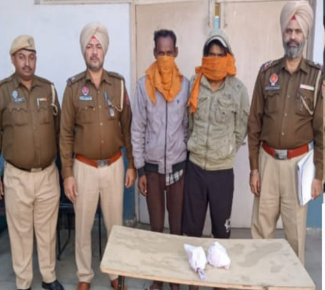 You are currently viewing 122 ਗ੍ਰਾਮ ਨਸ਼ੀਲੇ ਪਾਊਡਰ,450 ਨਸ਼ੀਲੀਆਂ ਗੋਲੀਆਂ ਸਮੇਤ ਤਿੰਨ ਨੌਜਵਾਨਾਂ ਨੂੰ ਪੁਲਿਸ ਨੇ ਕੀਤਾ ਕਾਬੂ 