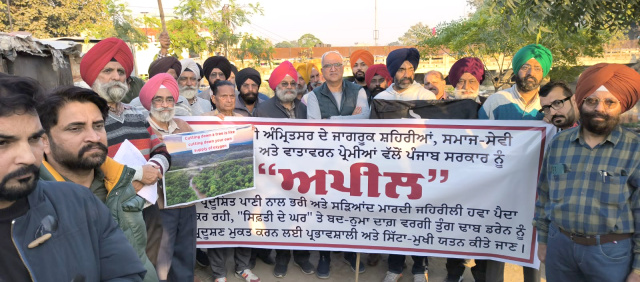 You are currently viewing ਮਨੁੱਖੀ ਜਾਨਾਂ ਦਾ ਖੌਫ ਤੁੰਗ ਢਾਬ ਨਾਲੇ ਵਿਰੁੱਧ ਹੋਲੀ ਸਿਟੀ ਟਾਊਨਸ਼ਿਪ ਐਸੋਸੀਏਸ਼ਨ ਵਲੋਂ ਲੋਕਾਂ ਦੇ ਸਹਿਯੋਗ ਨਾਲ ਰੋਸ ਪ੍ਰਦਰਸ਼ਨ