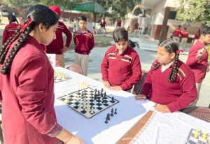 Read more about the article डी.ए.वी.पब्लिक स्कूल में स्पोर्टस मीट के दूसरे तथा तीसरे दिन इंटर हाउस बैडमिंटन तथा चैस प्रतियोगिता करवाई