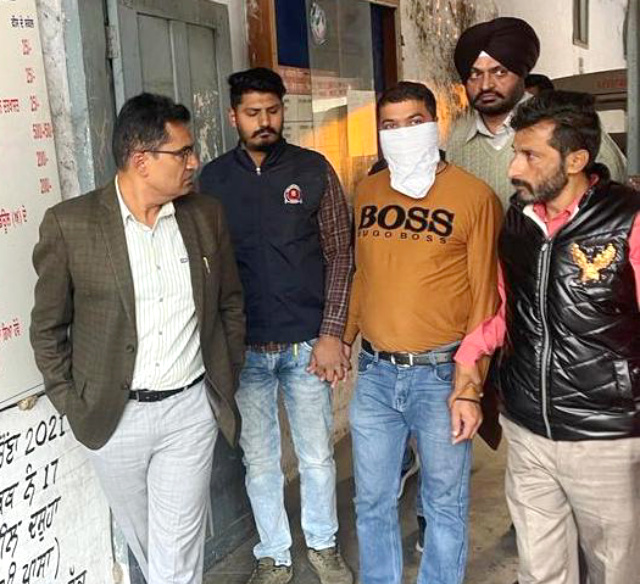 You are currently viewing ਦਸੂਹਾ : 5 ਹਜ਼ਾਰ ਰੁਪਏ ਰਿਸ਼ਵਤ ਲੈਂਦਿਆਂ ਪਟਵਾਰੀ ਨੂੰ ਵਿਜੀਲੈਂਸ ਨੇ ਕੀਤਾ ਗਿਰਫ਼ਤਾਰ