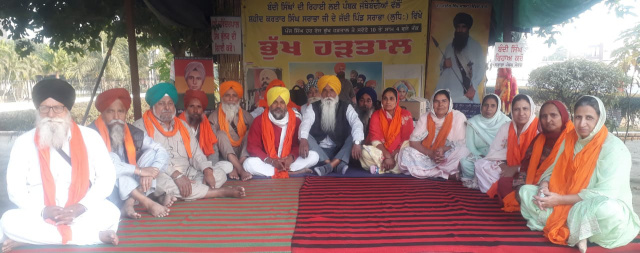 You are currently viewing ਸਰਾਭਾ ਵਿਖੇ ਬੰਦੀ ਸਿੰਘਾਂ ਦੀ ਰਿਹਾਈ ਲਈ ਭੁੱਖ ਹੜਤਾਲ ਦੇ 277ਵੇਂ ਦਿਨ ਪਿੰਡ ਨਾਰੰਗਵਾਲ ਕਲਾਂ ਨੇ ਹਾਜ਼ਰੀ ਭਰੀ