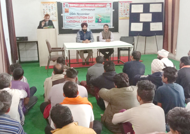 You are currently viewing ਜਿਲਾ ਕਾਨੂੰਨ ਸੇਵਾਵਾਂ ਅਥਾਰਟੀ ਵਲੋਂ ਮਨਾਇਆ ਗਿਆ ਸੰਵਿਧਾਨ ਦਿਵਸ 