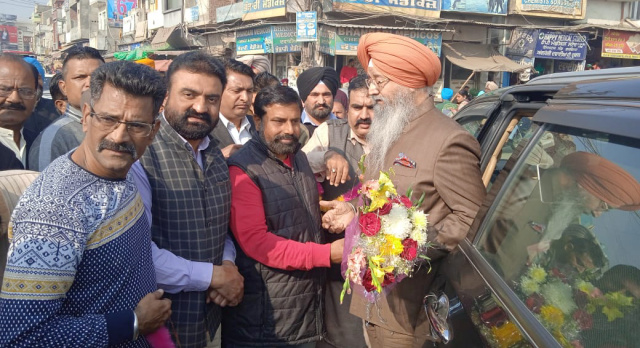 You are currently viewing राष्ट्रीय अल्पसंख्यक आयोग के चेयरमैन इकबाल सिंह लालपुरा का कादियां पहुंचने पर डॉ छाबड़ा ने किया जोरदार स्वागत