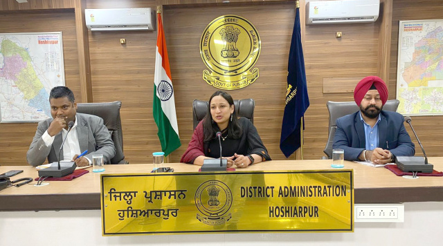 You are currently viewing ਹਰ ਯੋਗ ਲਾਭਪਾਤਰੀ ਤੱਕ ਪਹੁੰਚਾਇਆ ਜਾਵੇਗਾ ਸਰਕਾਰੀ ਯੋਜਨਾਵਾਂ ਦਾ ਲਾਭ : ਕੋਮਲ ਮਿੱਤਲ