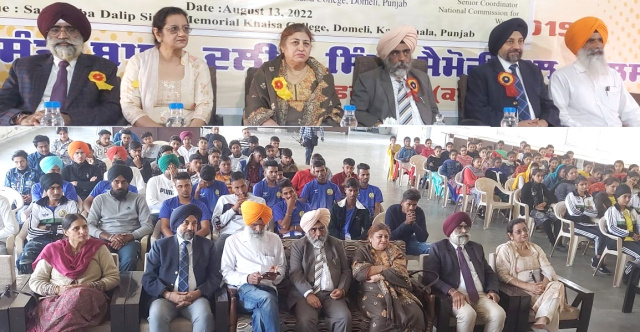 You are currently viewing ਖ਼ਾਲਸਾ ਕਾਲਜ ਡੁਮੇਲੀ ਵਿਖੇ ਵੱਖ-ਵੱਖ ਖੇਤਰਾਂ ‘ਚ ਮੱਲਾਂ ਮਾਰਨ ਵਾਲੇ ਵਿਦਿਆਰਥੀ ਕੀਤੇ ਸਨਮਾਨਿਤ
