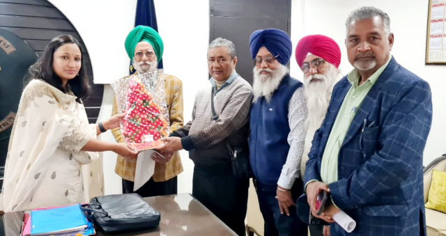 You are currently viewing ਦਿ ਵਰਕਿੰਗ ਰਿਪੋਰਟਰਜ਼ ਐਸੋਸ਼ੀਏਸ਼ਨ ਰਜਿ.ਇੰਡੀਆ ਨੇ ਨਵੇਂ ਡਿਪਟੀ ਕਮਿਸ਼ਨਰ ਕੋਮਲ ਮਿੱਤਲ ਨੂੰ ਦਿੱਤੀਆਂ ਸ਼ੁਭਕਾਮਨਾਵਾਂ