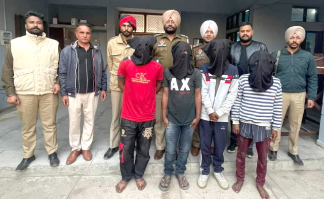 Read more about the article 675 ਗ੍ਰਾਮ ਨਸ਼ੀਲੇ ਪਦਾਰਥ, 20 ਗ੍ਰਾਮ ਹੈਰੋਇਨ,ਆਲਟੋ ਕਾਰ ਅਤੇ 10535 ਰੁ. ਭਾਰਤੀ ਕਰੰਸੀ ਸਮੇਤ 6 ਨੌਜਵਾਨ ਪੁਲਿਸ ਅੜਿੱਕੇ 