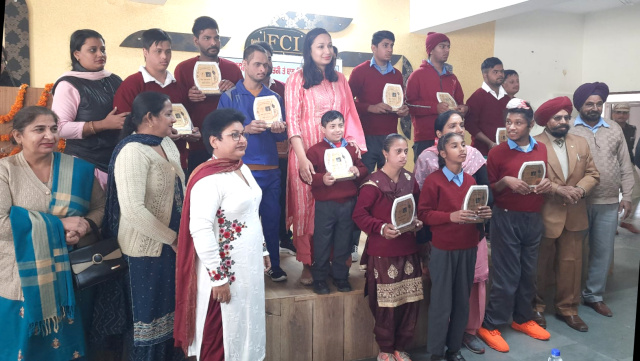 Read more about the article ਦਿਵਿਆਂਗ ਬੱਚਿਆਂ ਦੀ ਪ੍ਰਤਿਭਾ ਨੂੰ ਵੱਧ ਤੋਂ ਵੱਧ ਕੀਤਾ ਜਾਵੇ ਉਜਾਗਰ: ਕੋਮਲ ਮਿੱਤਲ
