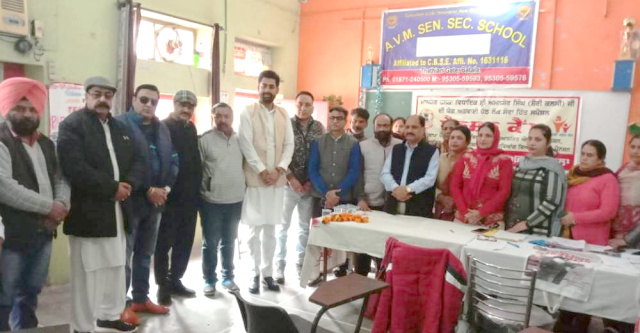 You are currently viewing ਲੋਕ ਭਲਾਈ ਸਕੀਮਾਂ ਦਾ ਲਾਭ ਦੇਣ ਲਈ ਵਿਸ਼ੇਸ ਕੈਂਪ ਵਿੱਚ 40 ਯੋਗ ਲਾਭਪਾਤਰੀਆਂ ਨੂੰ ਪੈਨਸ਼ਨ ਦਾ ਲਾਭ ਦੇਣ ਲਈ ਭਰੇ ਫਾਰਮ