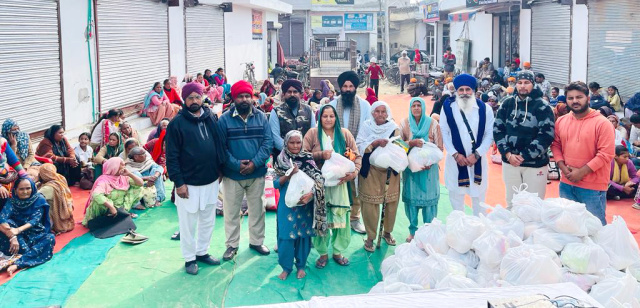 Read more about the article ਬਾਬਾ ਦੀਪ ਸਿੰਘ ਸੇਵਾ ਦਲ ਗੜਦੀਵਾਲਾ ਨੇ 84 ਵੇਂ ਮਹੀਨਾਵਾਰ ਸਮਾਰੋਹ ਦੌਰਾਨ 300 ਜਰੂਰਤਮੰਦਾਂ ਨੂੰ ਵੰਡਿਆ ਰਾਸ਼ਣ