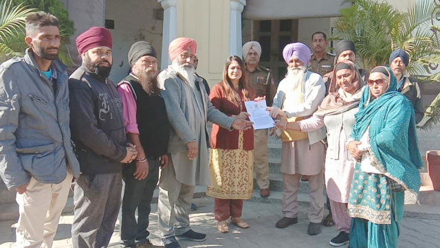 Read more about the article ਸ਼੍ਰੋਮਣੀ ਅਕਾਲੀ ਦਲ(ਅ)ਨੇ ਸਿੱਖਾਂ ਦੇ ਮੁੱਦਿਆਂ ਸਬੰਧੀ ਏ.ਡੀ.ਸੀ.ਜੱਸਲ ਨੂੰ ਦਿੱਤਾ ਮੰਗ ਪੱਤਰ