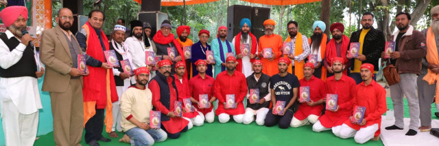 You are currently viewing ਡਾ.ਰਾਮਜੀ ਬਾਹਟੀਵਾਲ ਵੱਲੋਂ ਹੱਥੀਂ ਲਿਖੀ ਪੁਸਤਕ ਕੌੜੇ ਬੋਲ ਪਰ ਹੈ ਸੱਚੇ ਰਿਲੀਜ਼