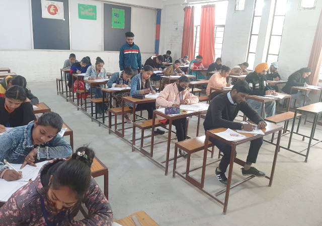 You are currently viewing ਕੇ.ਐਮ.ਐਸ ਕਾਲਜ ਵਿਖੇ ਸੈਸ਼ਨ ਨਵੰਬਰ 2022 ਦੀਆਂ ਰੈਗੂਲਰ ਪ੍ਰੀਖਿਆਵਾਂ ਸ਼ੁਰੂ – ਪ੍ਰਿੰਸੀਪਲ ਡਾ.ਸ਼ਬਨਮ ਕੌਰ