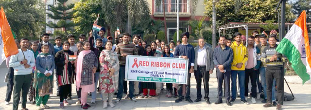 You are currently viewing ਕੇ.ਐਮ.ਐਸ ਕਾਲਜ ਵਿਖੇ ਵਿਜੈ ਦਿਵਸ ਦੇ ਮੌਕੇ ਤੇ ਸ਼ਹੀਦਾਂ ਨੂੰ ਦਿੱਤੀ ਸ਼ਰਧਾਂਜਲੀ – ਪ੍ਰਿੰਸੀਪਲ ਡਾ.ਸ਼ਬਨਮ ਕੌਰ