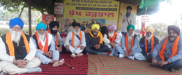 You are currently viewing ਸਰਾਭਾ ਵਿਖੇ ਬੰਦੀ ਸਿੰਘਾਂ ਦੀ ਰਿਹਾਈ ਲਈ ਭੁੱਖ ਹੜਤਾਲ ਦਾ 299ਵਾ ਦਸਮੇਸ਼ ਕਿਸਾਨ ਮਜ਼ਦੂਰ ਯੂਨੀਅਨ ਅੱਡਾ ਚੌਕੀਮਾਨ ਨੇ ਹਾਜ਼ਰੀ ਭਰੀ