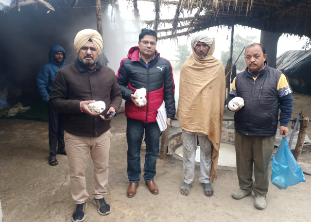 You are currently viewing ਜ਼ਿਲ੍ਹਾ ਸਿਹਤ ਅਫ਼ਸਰ ਨੇ 6 ਥਾਵਾਂ ਤੋਂ ਲਏ ਗੁੜ ਤੇ ਸ਼ੱਕਰ ਦੇ 10 ਸੈਂਪਲ