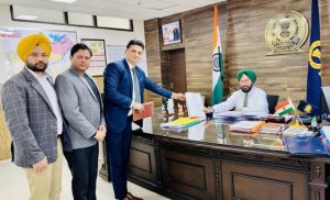 Read more about the article लोक रक्षक सेना फाउंडेशन के प्रतिनिधि मंडल की ओर से जिलाधीश श्री हरबीर सिंह को मिलकर गौ रक्षा के संबंध में सौंपा मांग पत्र