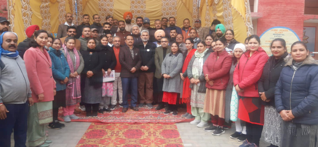 Read more about the article ਆਮ ਆਦਮੀ ਪਾਰਟੀ ਦੀ ਸਰਕਾਰ ਸੂਬੇ ਦੇ ਲੋਕਾਂ ਨੂੰ ਵਧੀਆ ਸਿੱਖਿਆ ਅਤੇ ਸਿਹਤ ਸਹੂਲਤਾਂ ਦੇਣ ਲਈ ਹੈ ਵਚਨਬੱਧ : ਲਾਲ ਚੰਦ ਕਟਾਰੂਚੱਕ