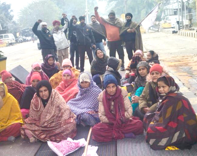 You are currently viewing 14 ਵੇਂ ਦਿਨ ਵੀ ਮਾਨਗੜ੍ਹ ਟੋਲਪਲਾਜਾ ਤੇ ਕਿਸਾਨ ਮਜਦੂਰ ਸੰਘਰਸ਼ ਕਮੇਟੀ ਪੰਜਾਬ ਵਲੋਂ ਧਰਨਾ ਪ੍ਰਦਰਸ਼ਨ ਜਾਰੀ