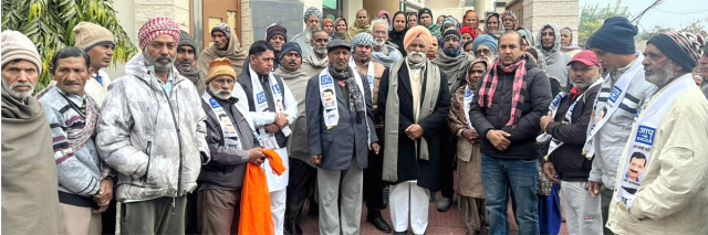 You are currently viewing ਆਮ ਆਦਮੀ ਪਾਰਟੀ ਨੂੰ ਫਗਵਾੜਾ ‘ਚ ਮਿਲੀ ਭਾਰੀ ਮਜਬੂਤੀ ਸਰਪੰਚ ਆਗਿਆਪਾਲ ਸਿੰਘ ਸਮੇਤ ਖਲਵਾੜਾ ਦੀ ਪੰਚਾਇਤ ਹੋਈ ‘ਆਪ’ ‘ਚ ਸ਼ਾਮਲ