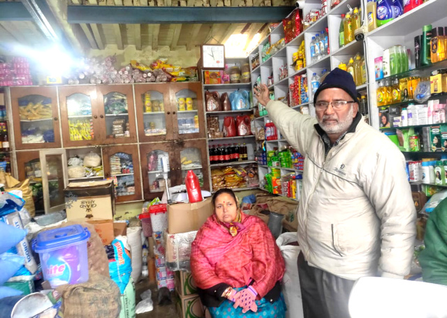 Read more about the article ਗੜ੍ਹਦੀਵਾਲਾ ਚ ਚੋਰਾਂ ਦੀ ਭਰਮਾਰ ਵੱਧੀ,ਕਰਿਆਨੇ ਦੀ ਦੁਕਾਨ ਨੂੰ ਚੋਰਾਂ ਨੇ ਬਣਾਇਆ ਨਿਸ਼ਾਨਾ ਚੋਰ,ਕੀਮਤੀ ਸਮਾਨ ਲੈ ਕੇ ਹੋਏ ਰਫੂਚੱਕਰ