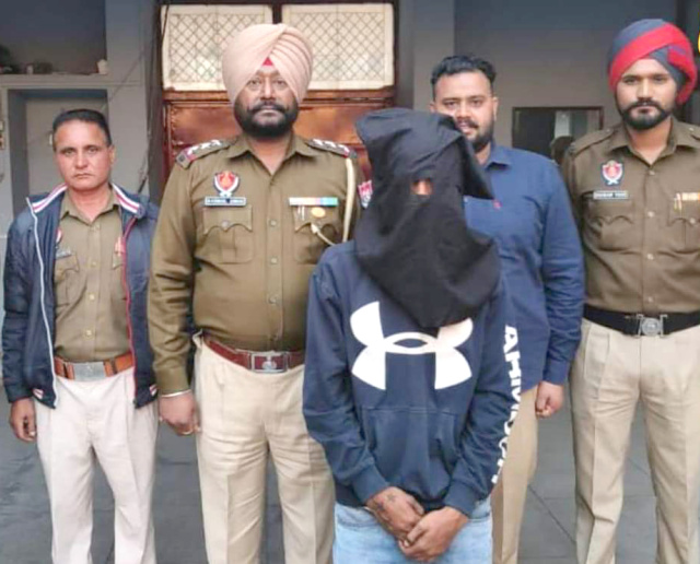 You are currently viewing 13 ਕਿਲੋ 500 ਗ੍ਰਾਮ ਡੋਡੇ ਚੂਰਾ ਪੋਸਤ,586 ਗ੍ਰਾਮ ਨਸ਼ੀਲੇ ਪਦਾਰਥ ਅਤੇ 765 ਨਸ਼ੀਲੀਆਂ ਗੋਲੀਆਂ ਨਾਲ ਇੱਕ ਔਰਤ ਸਮੇਤ 7 ਨੌਜਵਾਨ ਕਾਬੂ,ਇੱਕ ਫਰਾਰ 